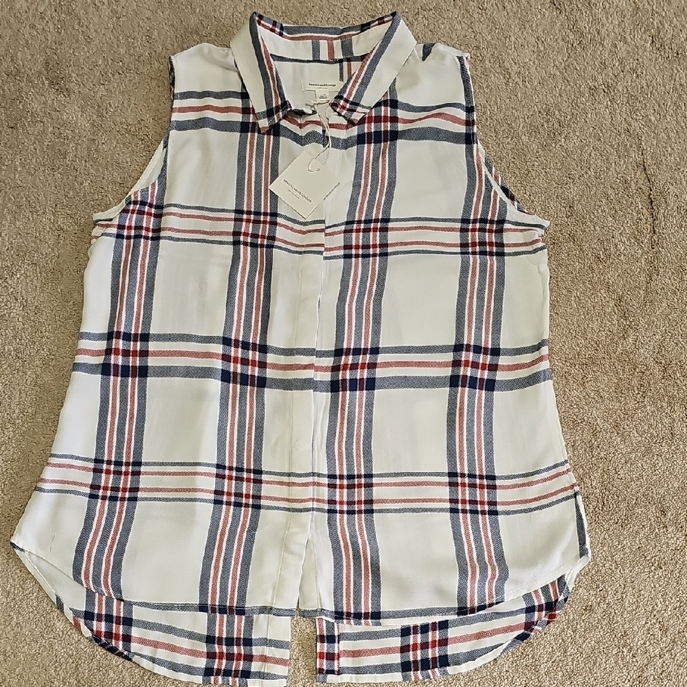 beachlunchlounge White and Blue Button Down Shirt